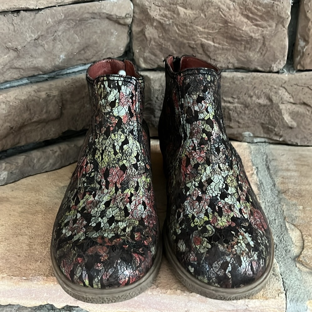 Dansko Metallic Ankle Boot / SZ 38 or 7.5-8 - Picture 3 of 10